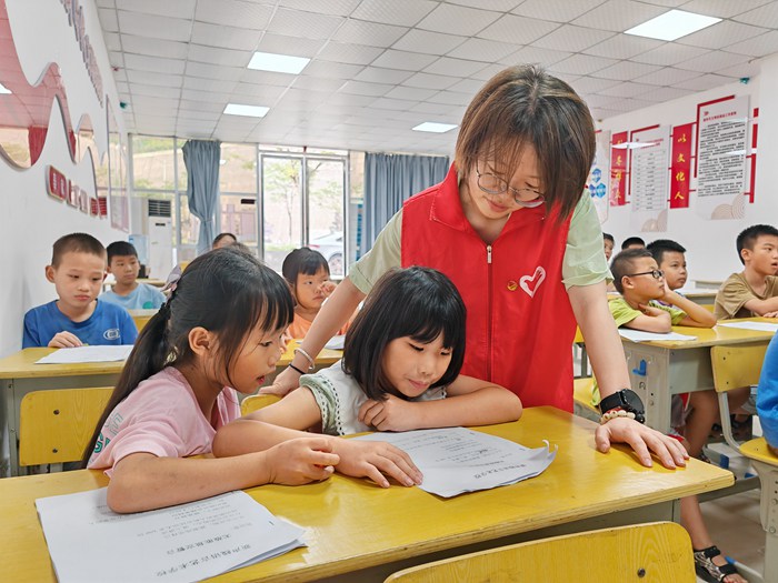 万山区“大手拉小手·共度愉快暑假”关爱志愿服务持续进行中！