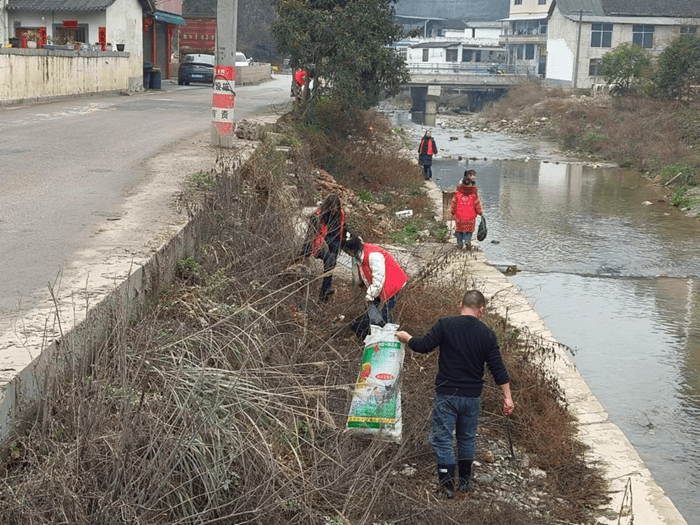 赓续雷锋精神 争做时代先锋 | 这群铜仁“小青椒”是行动者！