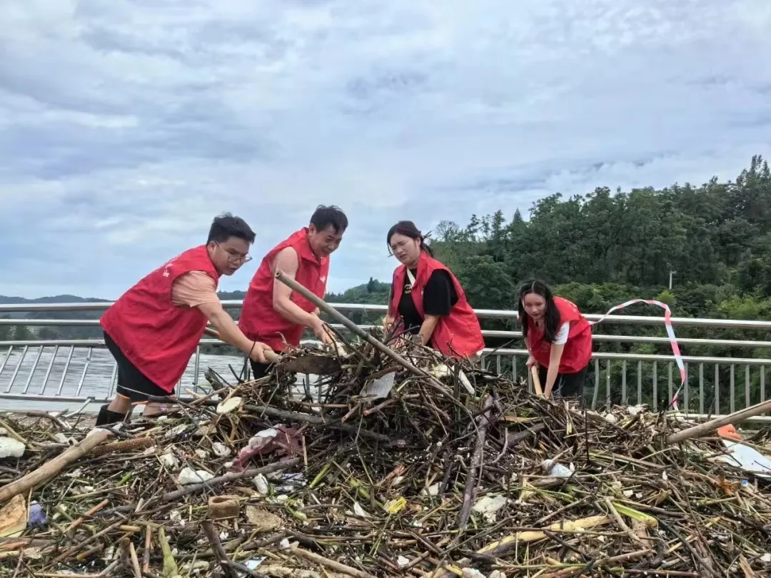 闻“汛”而动！玉屏、万山、大龙团员青年一线显担当！